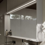Прямоугольное зеркало Nest с рамой и встроенной подсветкой  - Ideagroup