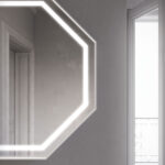 Восьмиугольное зеркало Ottagono со светодиодной подсветкой по периметру.  - Ideagroup