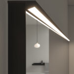 зеркало в черной алюминиевой раме и встроенной верхней светодиодной подсветкой  - Ideagroup
